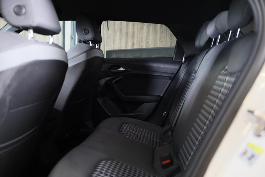 Audi A1 SPORTBACK 40 TFSI S Line / 200 Pk / AUT / ACC / Lane Assist / Camera / Virtual Cockpit / B&O / APPLE CARPLAY / MATRIX