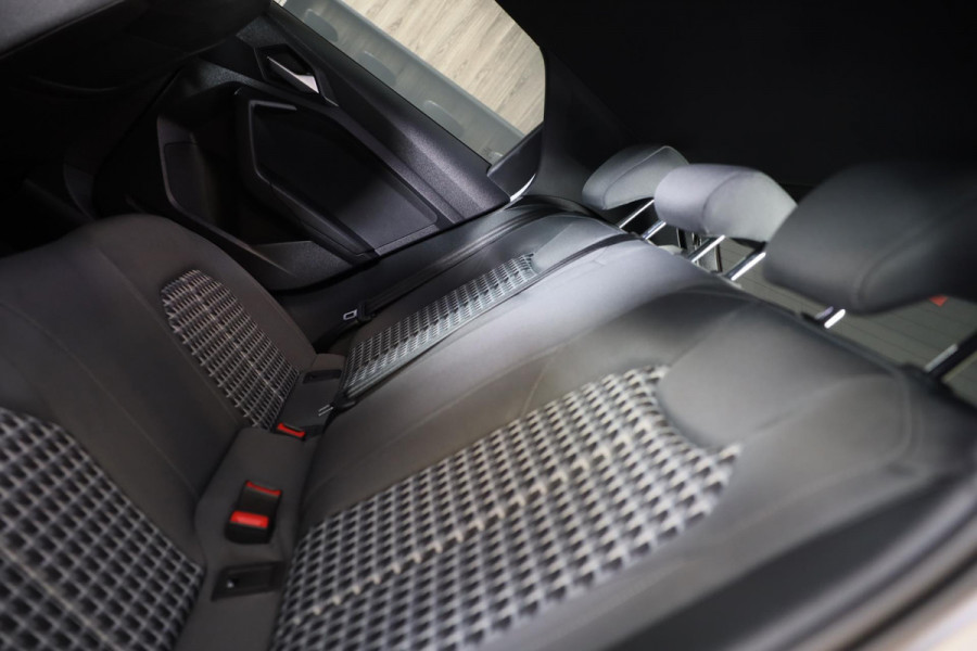 Audi A1 SPORTBACK 40 TFSI S Line / 200 Pk / AUT / ACC / Lane Assist / Camera / Virtual Cockpit / B&O / APPLE CARPLAY / MATRIX