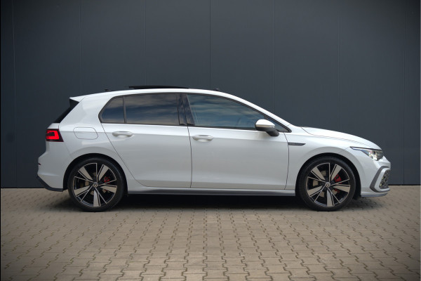 Volkswagen Golf 2.0 TDI GTD | Panoramadak | Stoelverwarming | Stuurverwarming | Adaptive Cruise Control | Apple Carplay | Sport & Sound | Adaptief Onderstel | Keyless | IQ Light LED | Camera | Ambiance Verlichting