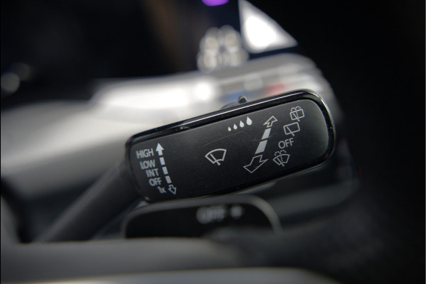 Volkswagen Golf 2.0 TDI GTD | Panoramadak | Stoelverwarming | Stuurverwarming | Adaptive Cruise Control | Apple Carplay | Sport & Sound | Adaptief Onderstel | Keyless | IQ Light LED | Camera | Ambiance Verlichting
