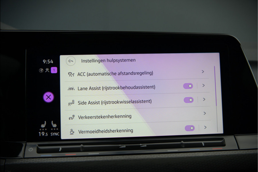 Volkswagen Golf 2.0 TDI GTD | Panoramadak | Stoelverwarming | Stuurverwarming | Adaptive Cruise Control | Apple Carplay | Sport & Sound | Adaptief Onderstel | Keyless | IQ Light LED | Camera | Ambiance Verlichting