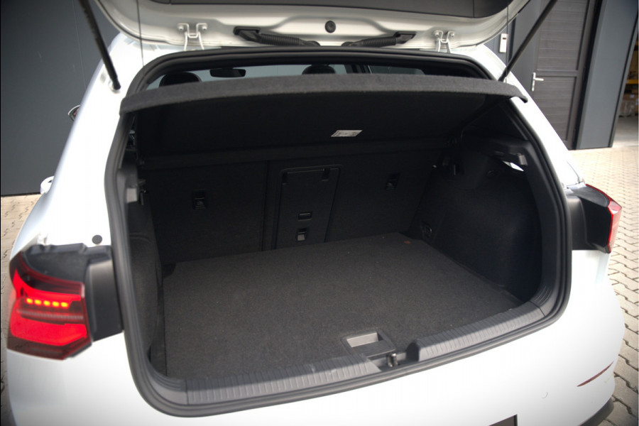Volkswagen Golf 2.0 TDI GTD | Panoramadak | Stoelverwarming | Stuurverwarming | Adaptive Cruise Control | Apple Carplay | Sport & Sound | Adaptief Onderstel | Keyless | IQ Light LED | Camera | Ambiance Verlichting