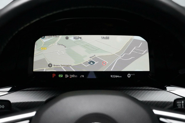 Volkswagen GOLF Variant 1.5 eTSI 2x R-Line Automaat | Pano-dak | CarPlay | Acc | Stoel + Stuur verwarmd | Camera | Led | Sfeer | Pdc |