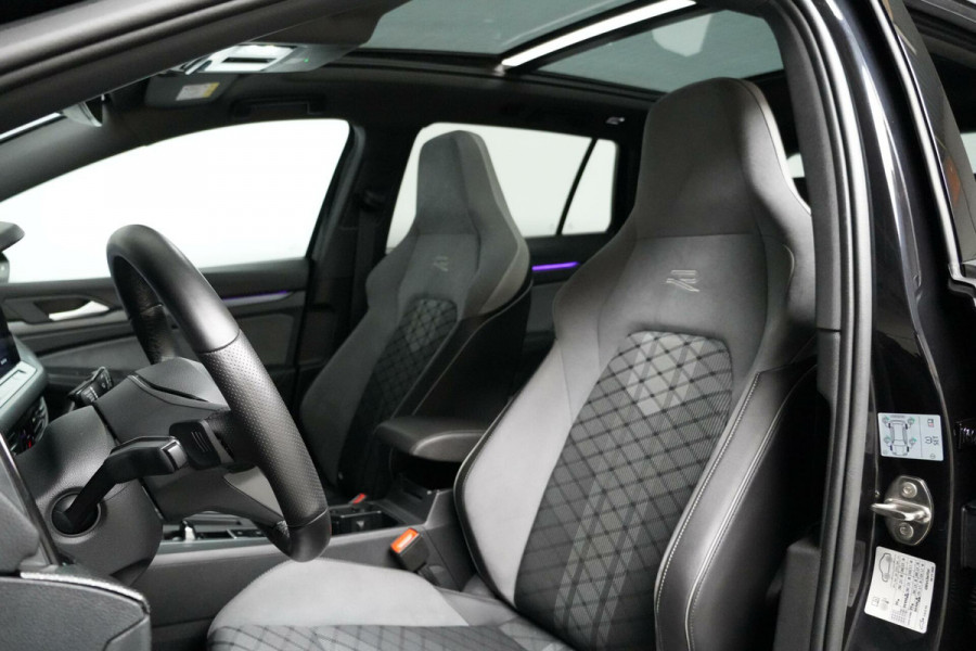 Volkswagen GOLF Variant 1.5 eTSI 2x R-Line Automaat | Pano-dak | CarPlay | Acc | Stoel + Stuur verwarmd | Camera | Led | Sfeer | Pdc |