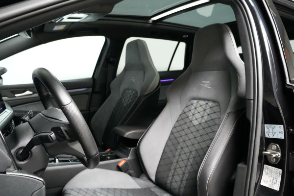 Volkswagen GOLF Variant 1.5 eTSI 2x R-Line Automaat | Pano-dak | CarPlay | Acc | Stoel + Stuur verwarmd | Camera | Led | Sfeer | Pdc |