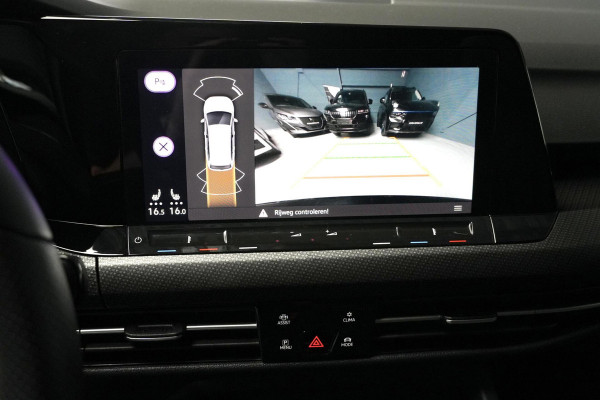 Volkswagen GOLF Variant 1.5 eTSI 2x R-Line Automaat | Pano-dak | CarPlay | Acc | Stoel + Stuur verwarmd | Camera | Led | Sfeer | Pdc |