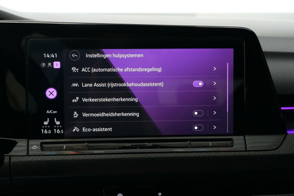 Volkswagen GOLF Variant 1.5 eTSI 2x R-Line Automaat | Pano-dak | CarPlay | Acc | Stoel + Stuur verwarmd | Camera | Led | Sfeer | Pdc |