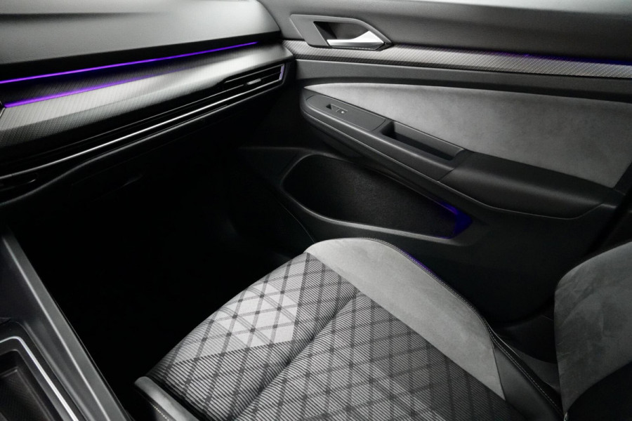 Volkswagen GOLF Variant 1.5 eTSI 2x R-Line Automaat | Pano-dak | CarPlay | Acc | Stoel + Stuur verwarmd | Camera | Led | Sfeer | Pdc |