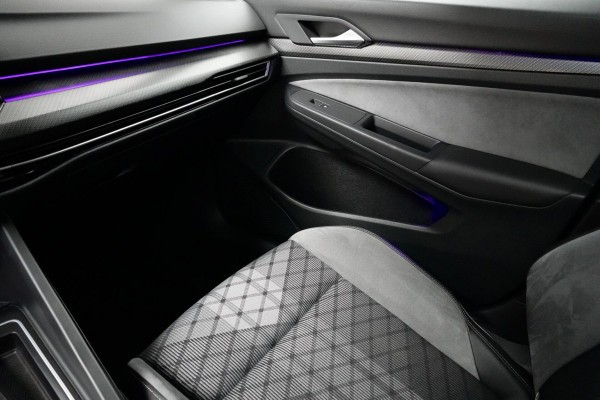 Volkswagen GOLF Variant 1.5 eTSI 2x R-Line Automaat | Pano-dak | CarPlay | Acc | Stoel + Stuur verwarmd | Camera | Led | Sfeer | Pdc |
