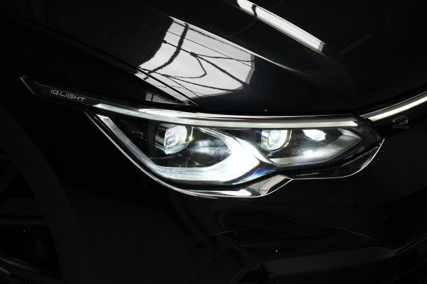 Volkswagen GOLF Variant 1.5 eTSI 2x R-Line Automaat | Pano-dak | CarPlay | Acc | Stoel + Stuur verwarmd | Camera | Led | Sfeer | Pdc |