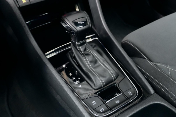 Škoda Karoq 1.5 TSI ACT Sportline Automaat | Pano-dak | Virtual | CarPlay | Acc | Camera | Stoel + Stuur verwarmd | Pdc | Sfeer |