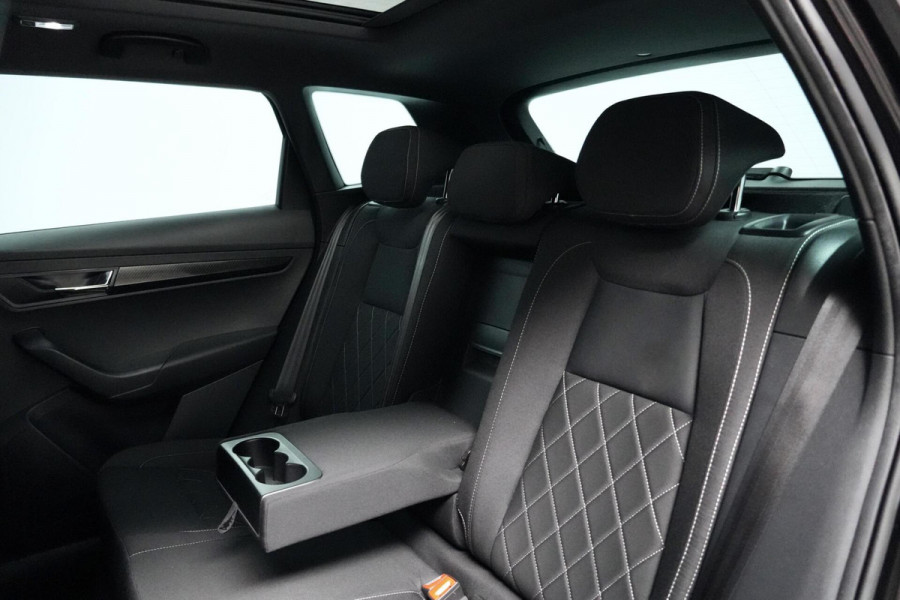 Škoda Karoq 1.5 TSI ACT Sportline Automaat | Pano-dak | Virtual | CarPlay | Acc | Camera | Stoel + Stuur verwarmd | Pdc | Sfeer |