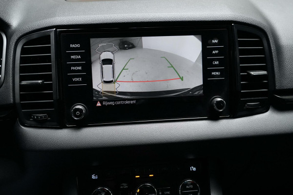 Škoda Karoq 1.5 TSI ACT Sportline Automaat | Pano-dak | Virtual | CarPlay | Acc | Camera | Stoel + Stuur verwarmd | Pdc | Sfeer |