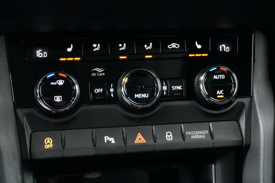 Škoda Karoq 1.5 TSI ACT Sportline Automaat | Pano-dak | Virtual | CarPlay | Acc | Camera | Stoel + Stuur verwarmd | Pdc | Sfeer |
