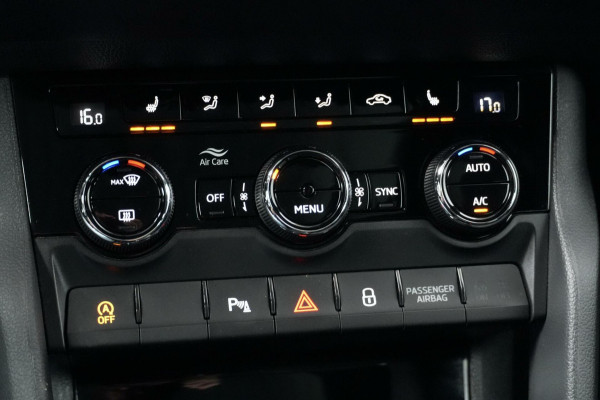 Škoda Karoq 1.5 TSI ACT Sportline Automaat | Pano-dak | Virtual | CarPlay | Acc | Camera | Stoel + Stuur verwarmd | Pdc | Sfeer |