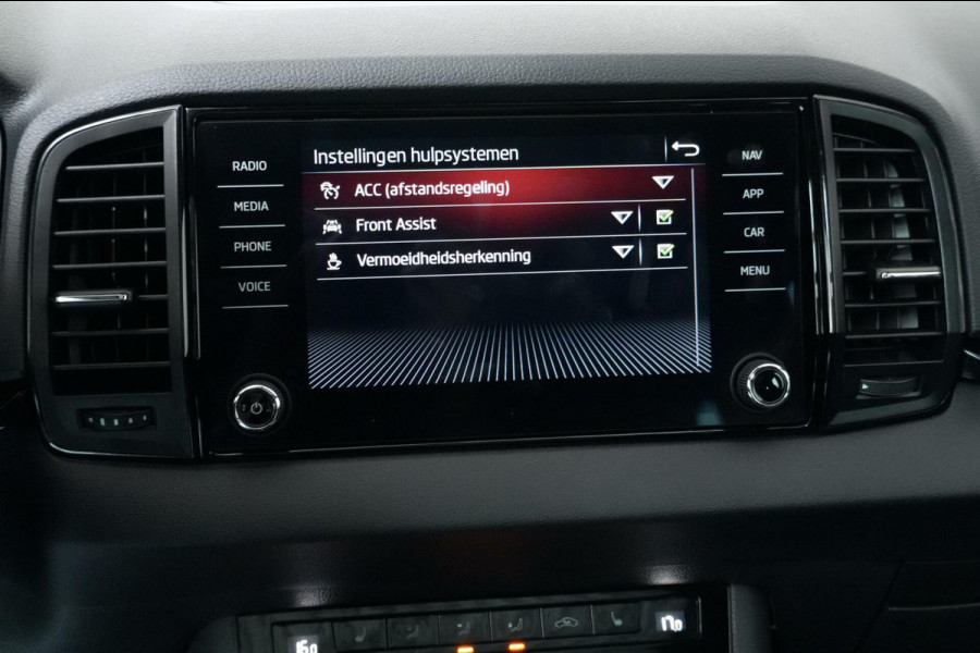 Škoda Karoq 1.5 TSI ACT Sportline Automaat | Pano-dak | Virtual | CarPlay | Acc | Camera | Stoel + Stuur verwarmd | Pdc | Sfeer |