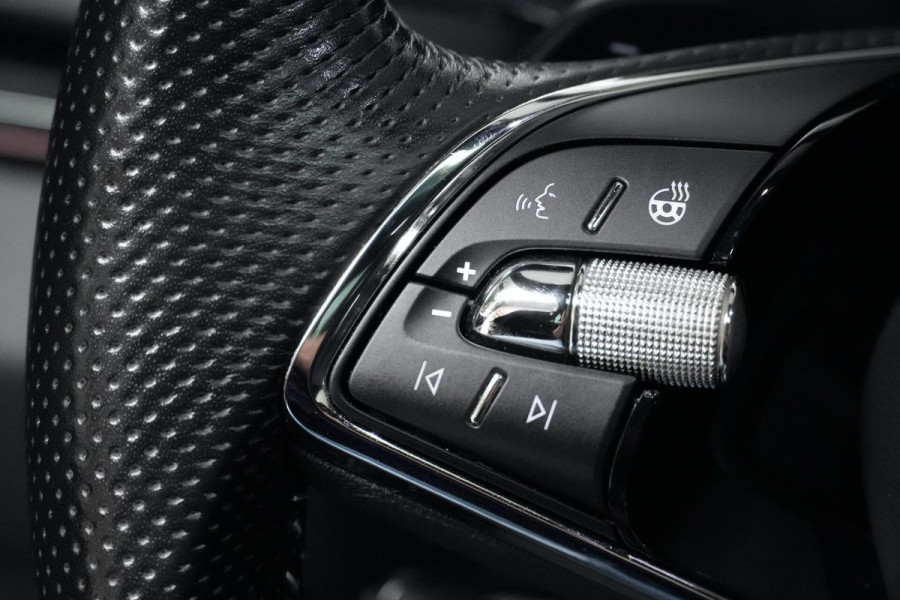 Škoda Karoq 1.5 TSI ACT Sportline Automaat | Pano-dak | Virtual | CarPlay | Acc | Camera | Stoel + Stuur verwarmd | Pdc | Sfeer |
