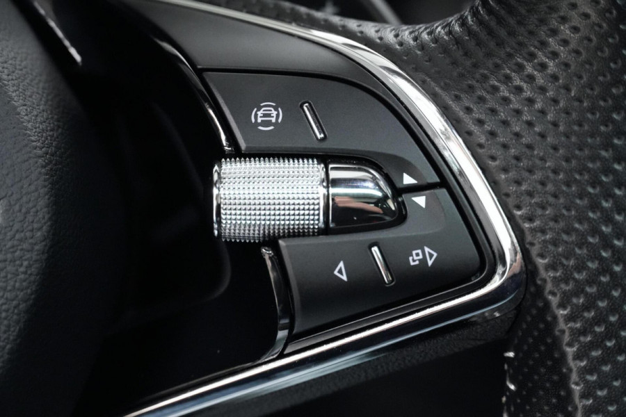 Škoda Karoq 1.5 TSI ACT Sportline Automaat | Pano-dak | Virtual | CarPlay | Acc | Camera | Stoel + Stuur verwarmd | Pdc | Sfeer |