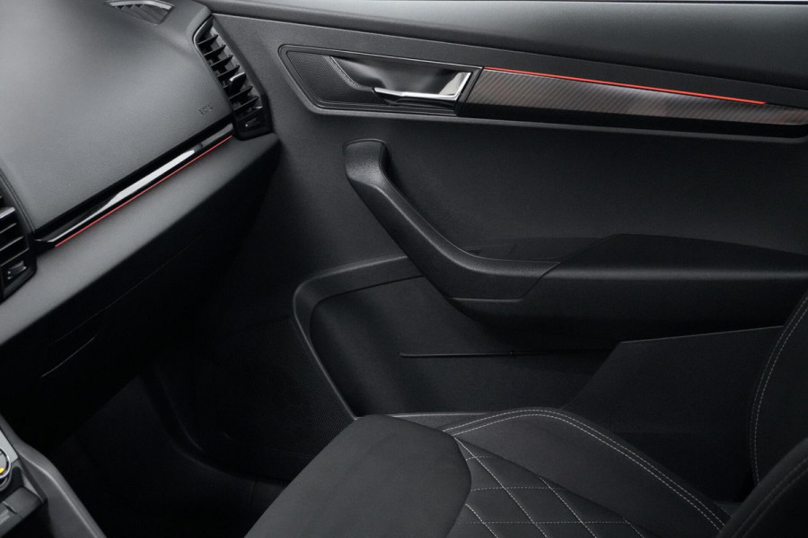 Škoda Karoq 1.5 TSI ACT Sportline Automaat | Pano-dak | Virtual | CarPlay | Acc | Camera | Stoel + Stuur verwarmd | Pdc | Sfeer |
