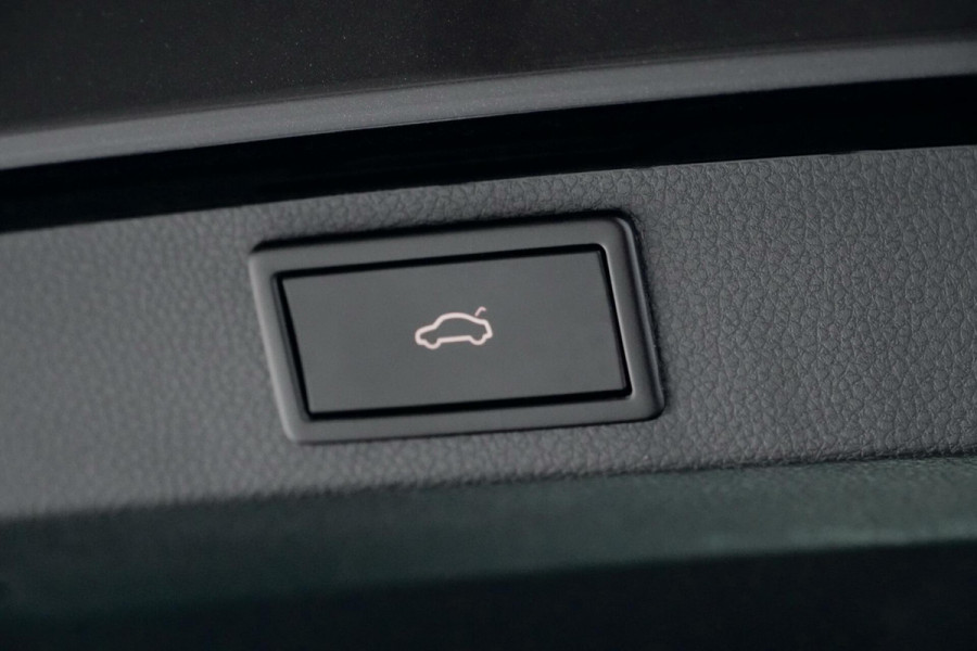 Škoda Karoq 1.5 TSI ACT Sportline Automaat | Pano-dak | Virtual | CarPlay | Acc | Camera | Stoel + Stuur verwarmd | Pdc | Sfeer |