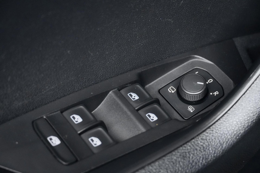 Škoda Karoq 1.5 TSI ACT Sportline Automaat | Pano-dak | Virtual | CarPlay | Acc | Camera | Stoel + Stuur verwarmd | Pdc | Sfeer |