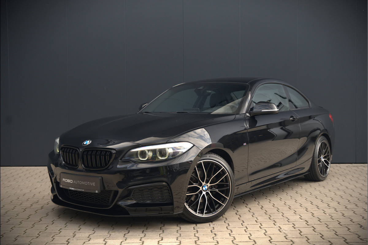 BMW 2 Serie Coupé 218i High Executive M Sport | M Performance | Stoelverwarming | Navigatie | Keyless | Camera | Cruise Control | DAB | HIFI | Parkeersensoren | Leer | Digital Dash | Automaat | NAP | Orig. NL | BTW BMW 2 Serie Coupé 218i High Executive M Sport | M Performance | Stoelverwarming | Navigatie | Keyless | Camera | Cruise Control | DAB | HIFI | Parkeersensoren | Leer | Digital Dash | Automaat | NAP | Orig. NL | BTW