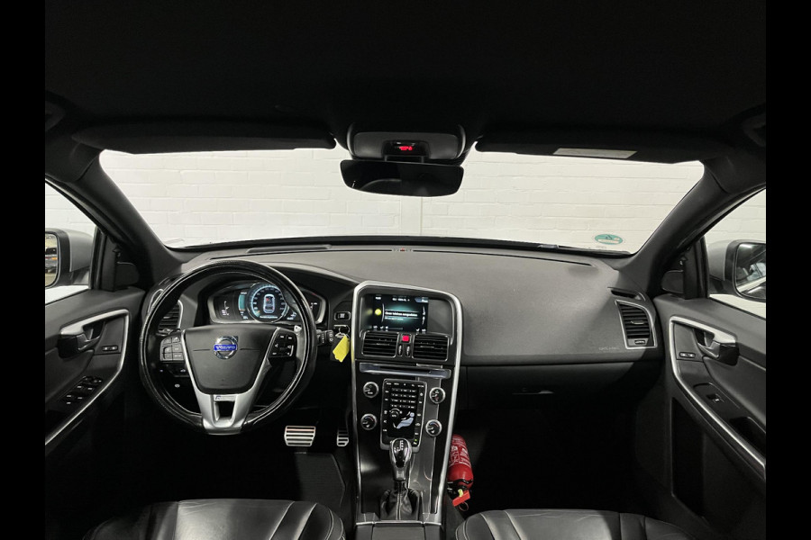 Volvo XC60 2.0 T5 FWD R-Design | Trekhaak | Adapt. cruise control | Stoel/stuurverwarming | Camera | Navigatie
