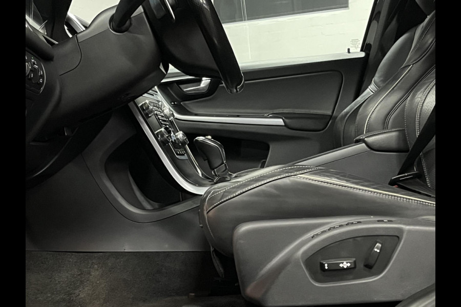 Volvo XC60 2.0 T5 FWD R-Design | Trekhaak | Adapt. cruise control | Stoel/stuurverwarming | Camera | Navigatie