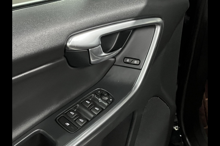Volvo XC60 2.0 T5 FWD R-Design | Trekhaak | Adapt. cruise control | Stoel/stuurverwarming | Camera | Navigatie