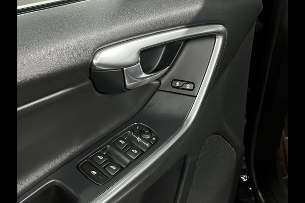 Volvo XC60 2.0 T5 FWD R-Design | Trekhaak | Adapt. cruise control | Stoel/stuurverwarming | Camera | Navigatie