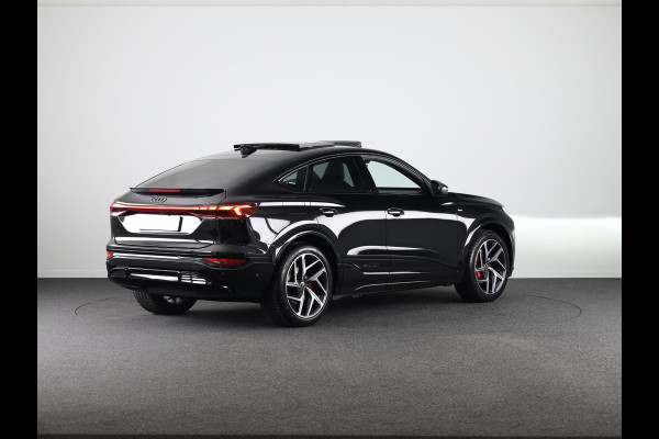 Audi Q6 Sportback e-tron S edition 83 kWh | Adaptive cruise control | Key-less entry | Omgevingscamera's | Panoramadak |