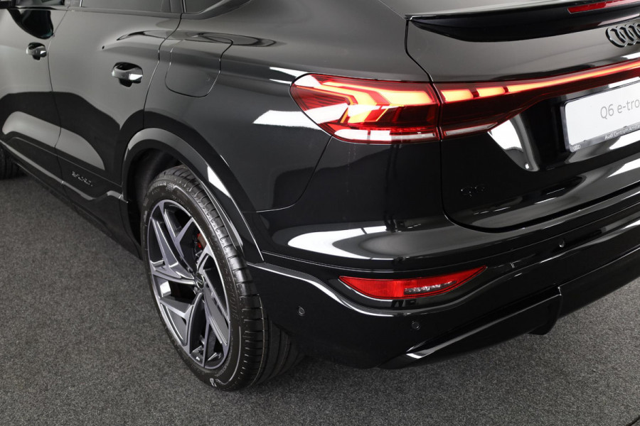 Audi Q6 Sportback e-tron S edition 83 kWh | Adaptive cruise control | Key-less entry | Omgevingscamera's | Panoramadak |