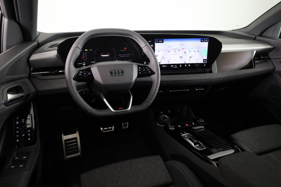 Audi Q6 Sportback e-tron S edition 83 kWh | Adaptive cruise control | Key-less entry | Omgevingscamera's | Panoramadak |