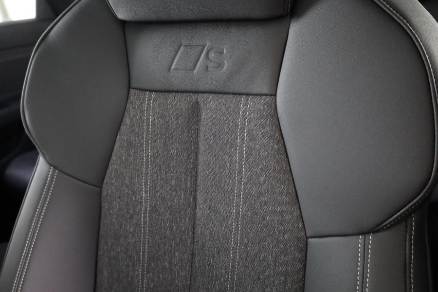 Audi Q6 Sportback e-tron S edition 83 kWh | Adaptive cruise control | Key-less entry | Omgevingscamera's | Panoramadak |