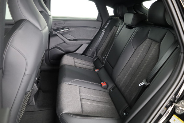 Audi Q6 Sportback e-tron S edition 83 kWh | Adaptive cruise control | Key-less entry | Omgevingscamera's | Panoramadak |