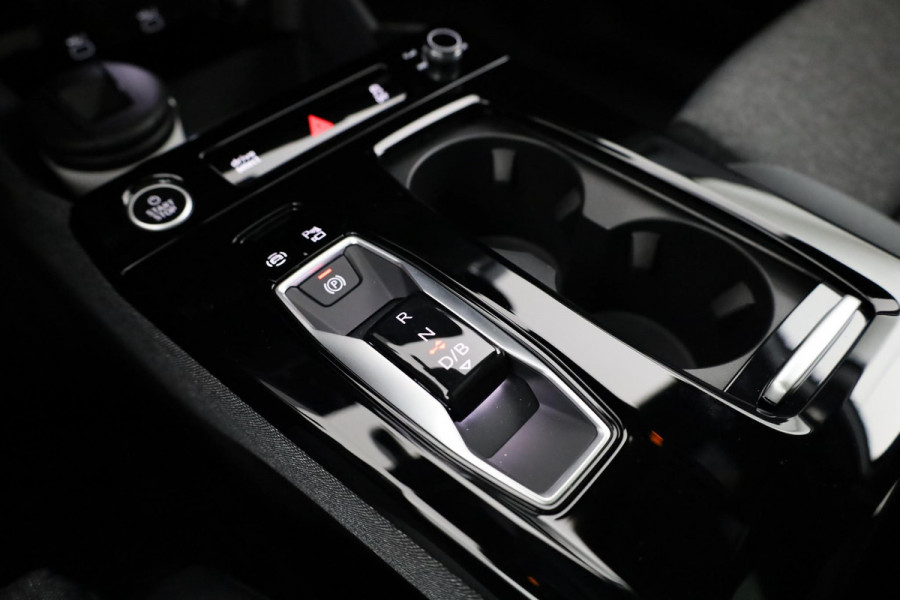 Audi Q6 Sportback e-tron S edition 83 kWh | Adaptive cruise control | Key-less entry | Omgevingscamera's | Panoramadak |
