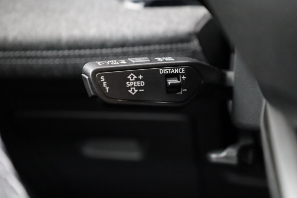 Audi Q6 Sportback e-tron S edition 83 kWh | Adaptive cruise control | Key-less entry | Omgevingscamera's | Panoramadak |