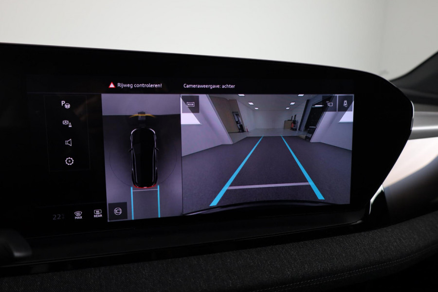 Audi Q6 Sportback e-tron S edition 83 kWh | Adaptive cruise control | Key-less entry | Omgevingscamera's | Panoramadak |