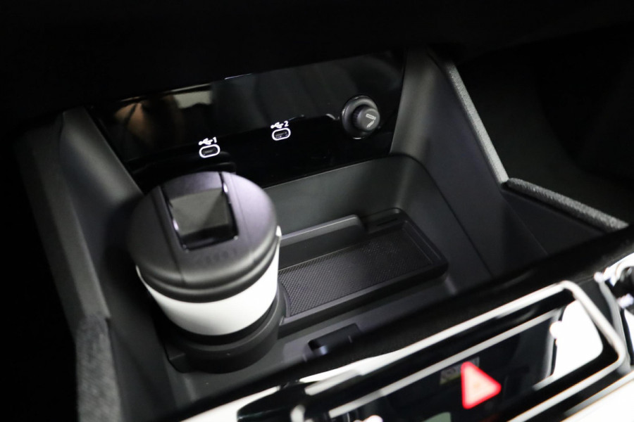 Audi Q6 Sportback e-tron S edition 83 kWh | Adaptive cruise control | Key-less entry | Omgevingscamera's | Panoramadak |