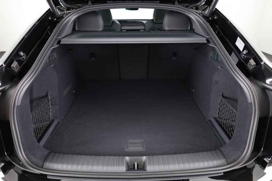 Audi Q6 Sportback e-tron S edition 83 kWh | Adaptive cruise control | Key-less entry | Omgevingscamera's | Panoramadak |
