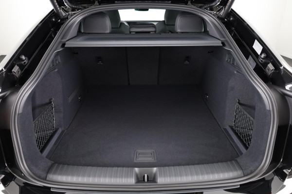 Audi Q6 Sportback e-tron S edition 83 kWh | Adaptive cruise control | Key-less entry | Omgevingscamera's | Panoramadak |