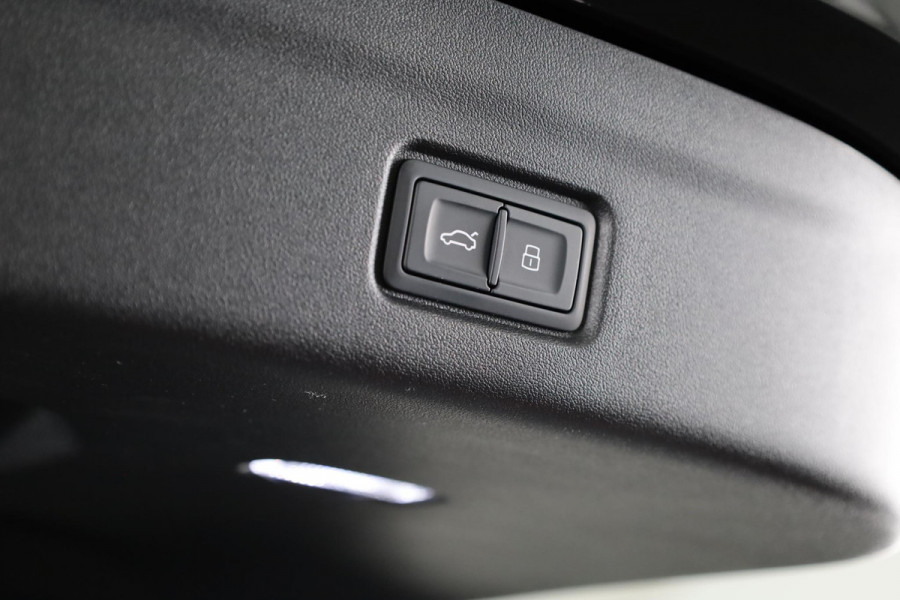 Audi Q6 Sportback e-tron S edition 83 kWh | Adaptive cruise control | Key-less entry | Omgevingscamera's | Panoramadak |