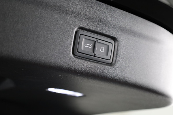 Audi Q6 Sportback e-tron S edition 83 kWh | Adaptive cruise control | Key-less entry | Omgevingscamera's | Panoramadak |