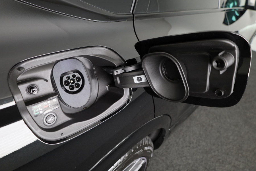 Audi Q6 Sportback e-tron S edition 83 kWh | Adaptive cruise control | Key-less entry | Omgevingscamera's | Panoramadak |