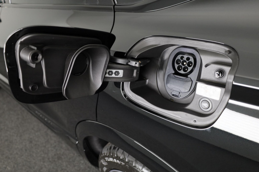 Audi Q6 Sportback e-tron S edition 83 kWh | Adaptive cruise control | Key-less entry | Omgevingscamera's | Panoramadak |