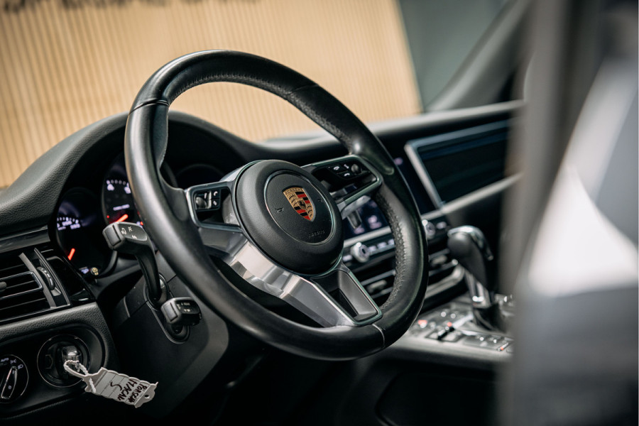 Porsche Macan 3.0 S | Pano | Stoelverwarming | Sportuitlaat | Luchtvering | Trekhaak |