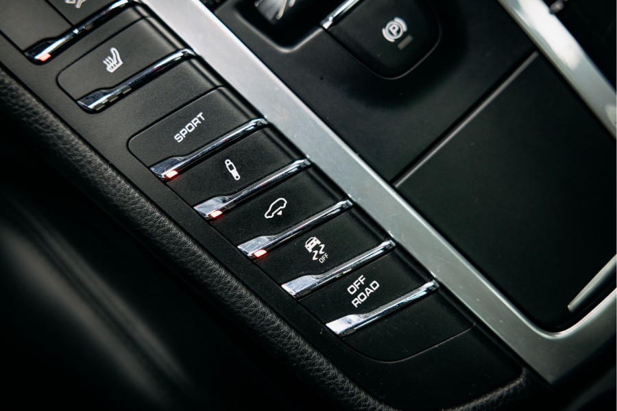 Porsche Macan 3.0 S | Pano | Stoelverwarming | Sportuitlaat | Luchtvering | Trekhaak |