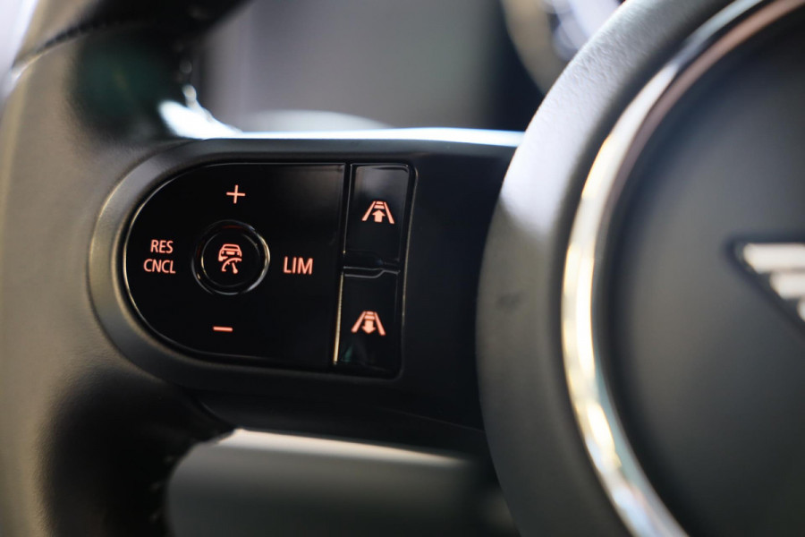 MINI Countryman 1.5 Cooper John Cooper Works / AUT / Acc / Head Up / Elek Stoelen / Camera / Memory / Leder / Open Pano / Led