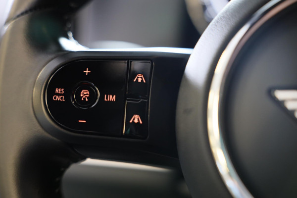 MINI Countryman 1.5 Cooper John Cooper Works / AUT / Acc / Head Up / Elek Stoelen / Camera / Memory / Leder / Open Pano / Led