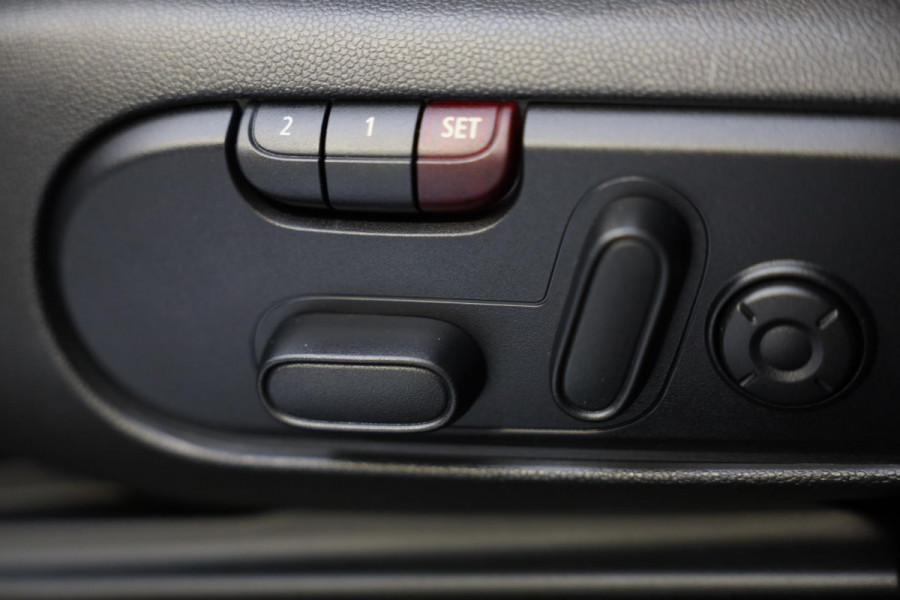 MINI Countryman 1.5 Cooper John Cooper Works / AUT / Acc / Head Up / Elek Stoelen / Camera / Memory / Leder / Open Pano / Led